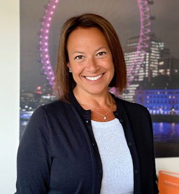 Mandi Knotts, LMSW therapist headshot at Silver Linings Counseling