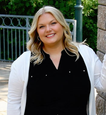 Sierra Kudsin, LMSW therapist headshot at Silver Linings Counseling